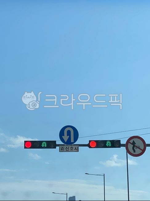 light,uturn,Uturn,signal violation,sign,red light,Traffic Light,trafficlight
