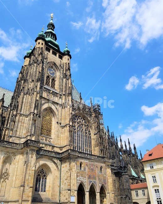 비투스성당,체코,프라하,성당,대성당,웅장한,하늘,풍경,건축양식,건축물,양식,vittoscathedral,czechrepublic,prague,catholicchurch,acathedral,magnificent,sky,scenery,astyleofarchitecture,building,고딕양식,바로크양식,르네상스,랜드마크,landmark,tourist attraction,해외,외국,세계,foreign,oversea,world,세계랜드마크,해외랜드마크,외국랜드마크,world landmark,world tourist attraction,건축물,건물외관,exterior,building,structure,architecture,construction,spire,첨탑,steeple,뾰족한 탑,tower,탑,건물