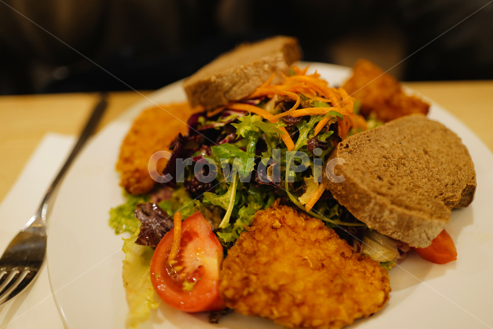 restaurant,salad,샐러드,식빵,토마토,음식,요리,식당,레스토랑,food,meal,dish,포크,fork