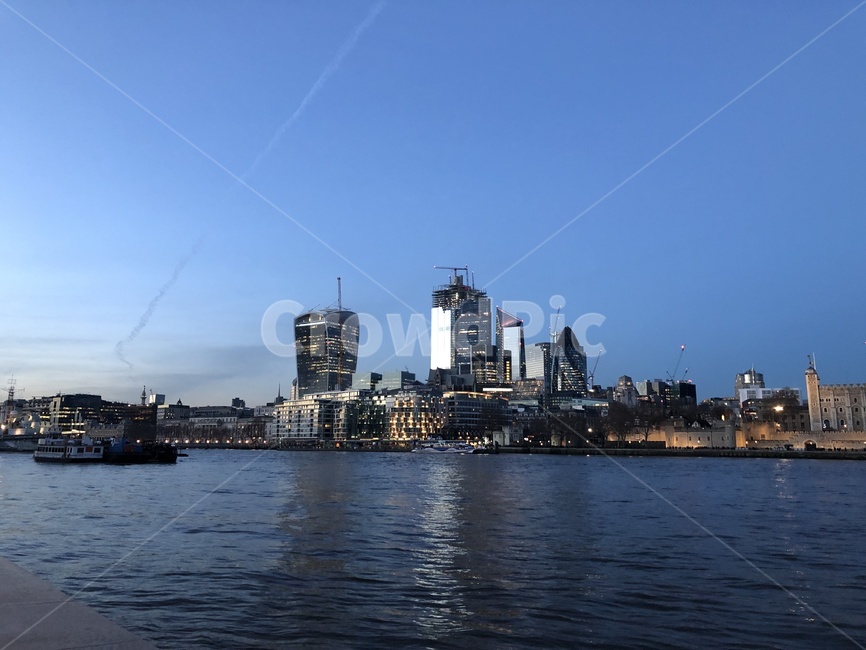 하늘,강,런던,영국,비행운,청명,도시,풍경,city,landscape,해외,외국,세계,foreign,oversea,world,세계도시풍경,해외도시풍경,외국도시풍경,world cityscape,water,물