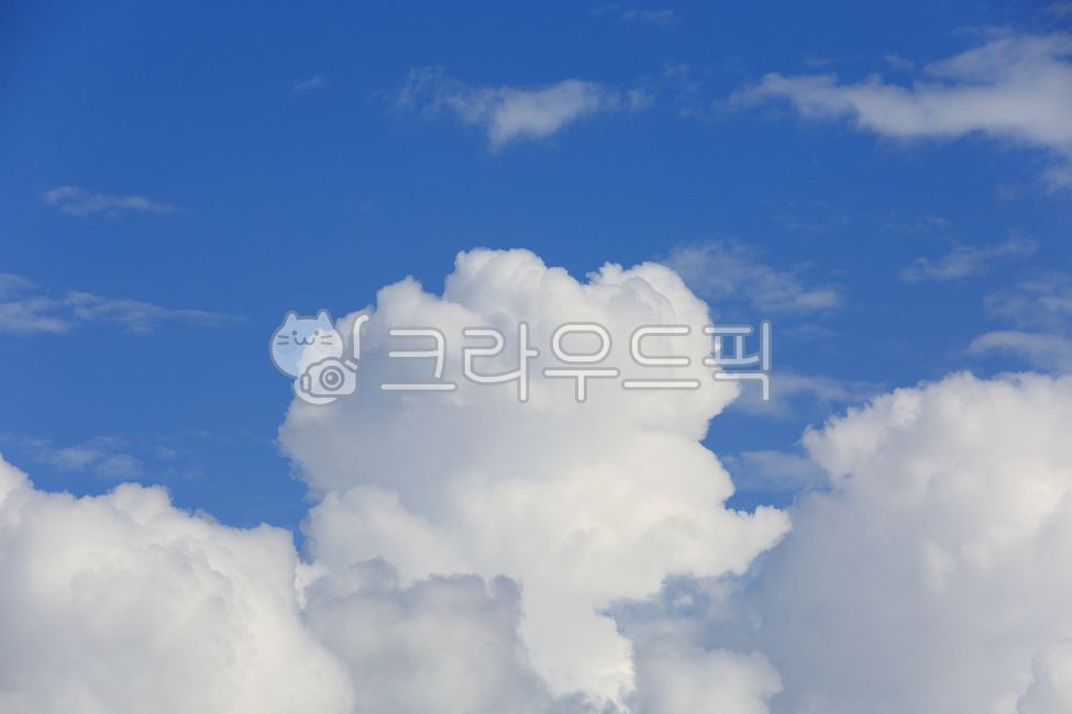 blue sky,bluesky,clouds,Clean,scenery,summer,White space,azure sky,cloud,view,white,azuresky,weather,sight,empty space,cloud background,sky,cotton candy,nature,white clouds,clear,Clouds like cotton candy,nice weather,summer sky,afternoon,firmament,White,b