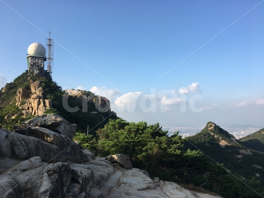 서울,서울전망대,서울풍경,서울경관,바위,암석,관악산,관악산전망대,연주대,연주암,서울전체,자연풍경,기암괴석,소나무,자연,풍경,nature,landscape,architecture,건축물,building,건물