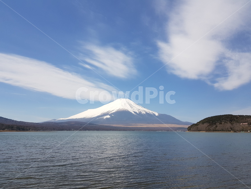 후지산,후지산야마나카호,눈덮힌후지산,후지산호수,겨울후지산,맑은후지산,일본,일본산,후지산구름,후지산눈,눈,호수,구름,맑은하늘,물,산,눈덮힌산,물가,하늘,겨울산