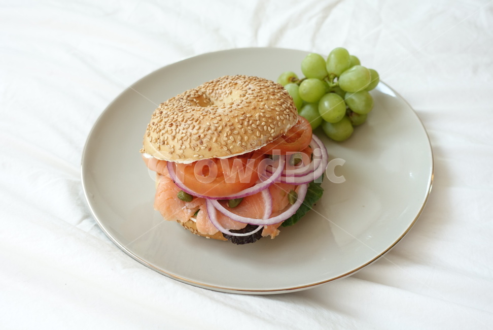 연어베이글,연어,베이글,브런치,메뉴,크림치즈,빵,음식,요리,식재료,bagel,salmon,food,cook,meal,bread,drunch,plate,health,breakfast,음식,식재료,요리,food,cook,meal,dishes,food reserves,양식,서양음식,서양요리,western food,western dishes,western meal,western cook