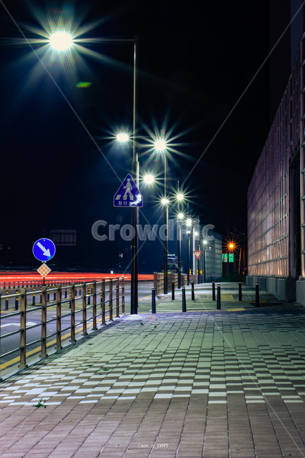 가로등,불빛,밤,풍경,조명,야경,밤,풍경,nightscape,night,landscape,railing,난간,banister,handrail,path,통로