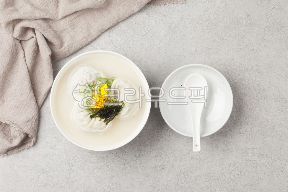 Tteokguk,tteokmanduguk,manduguk,mandu,garaetteok,gomyeong,seol food,holiday food,seolnal food,cooking