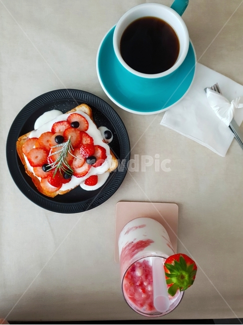 카페,디저트,아메리카노,딸기라떼,딸기토스트,음식,식재료,요리,food,cook,meal,dishes,food reserves,디저트,간식,후식,dessert,snack