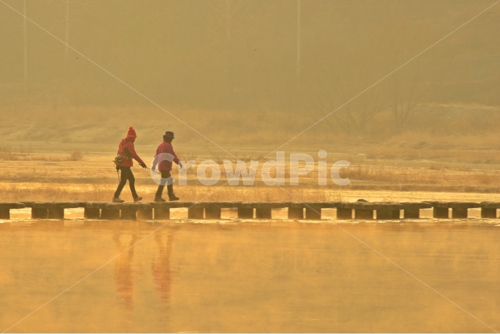 dawn,새벽,scenery,풍경,landscape,경치,nature,자연,water,물,outdoors,옥외,sunlight,햇빛,경남,합천,황강,징검다리,황금색,황금색아침,여명,물안개,산책,운동