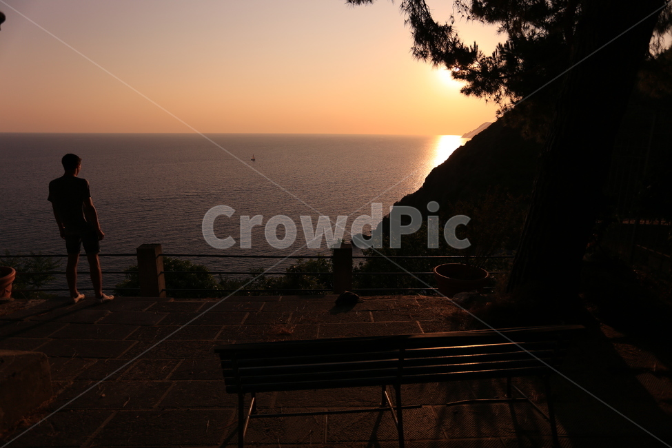 이태리,이탈리아,친퀘테레,italy,cinqueterre,마나롤라,유럽,바다,언덕,남자,벤치,야경,일몰