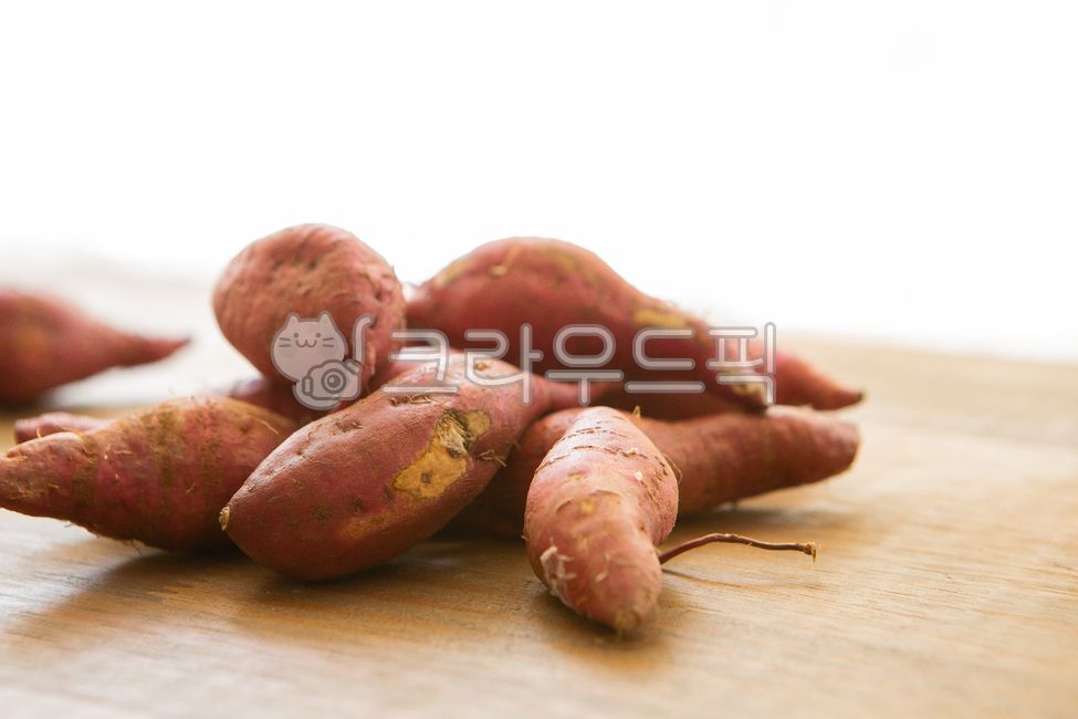 chestnut sweet potato,sweet potato,Fresh sweet potatoes,Pumpkin Sweet Potato,vegetable,food,seasonal food,fall food ingredients,Roasted Sweet Potato,Beni Haruka,autumn,diet food,Seasonal ingredients