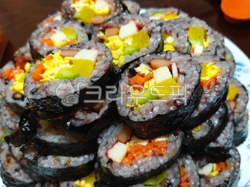 김밥,흑미김밥,홈메이드,한식,음식,food,단무지,오이,햄,계란,당근,밥,김,음식,식재료,요리,food,cook,meal,dishes,food reserves,한식,한국음식,한국요리,korean food,korean dishes,korean meal,korean cook