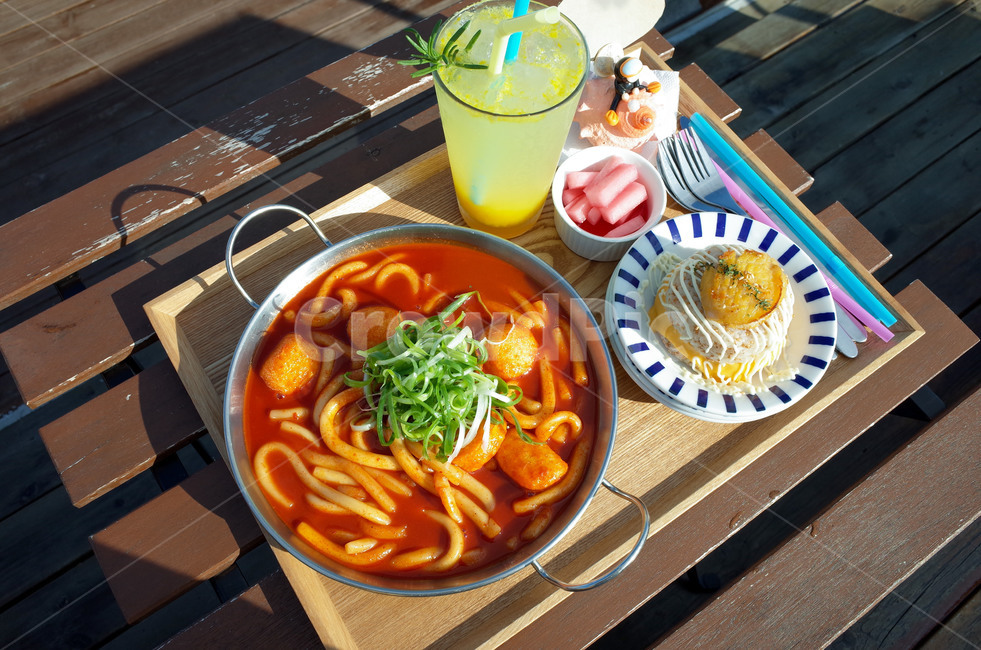 떡볶이,분식,국물떡볶이,음식,한국음식,야외,빨간음식,매운음식,요리,브런치,간식,food,koreancuisine,koreanfood,spicyfood,dishes,음식,식재료,요리,food,cook,meal,dishes,food reserves