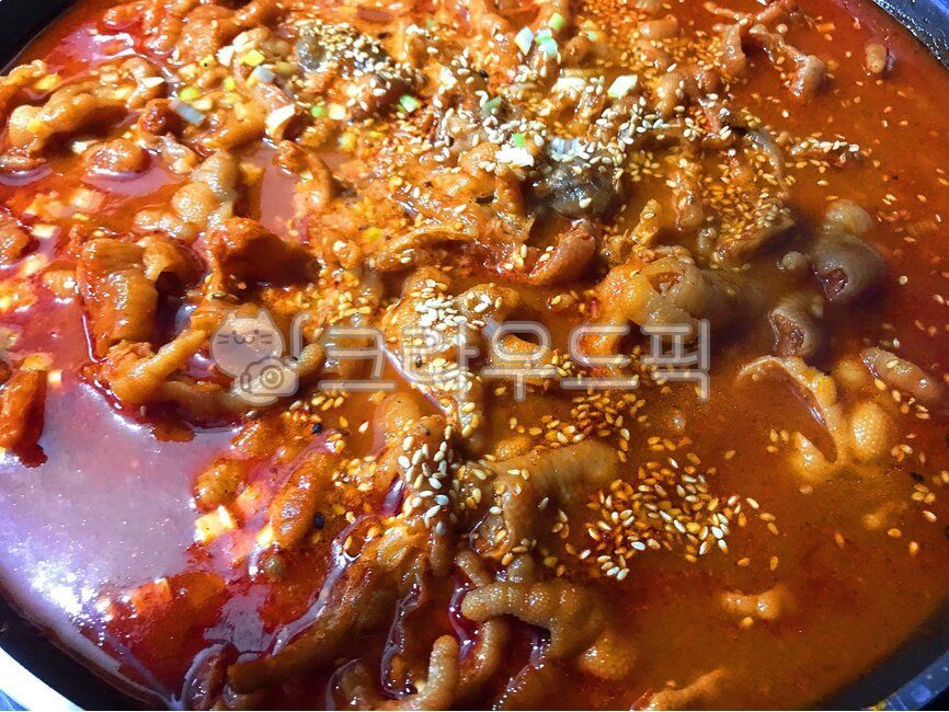 국물닭발,닭발,무뼈닭발,닭발요리,야식,포장마차,국물,매콤,매콤한,한식,한국음식,한국요리,불닭발,매운음식,매운요리,안주,술안주,참깨,닭,음식,요리,식사,식재료,먹방,meal,food,dish,cook,koreanfood