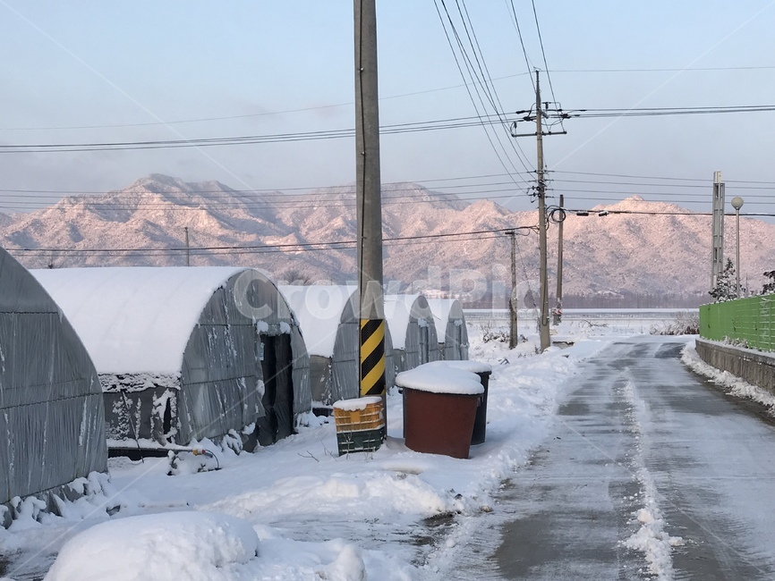 하우스,눈,일출,산,눈내린산,겨울,계절,winter,season,시골,마을,풍경,landscape,country,rural,town