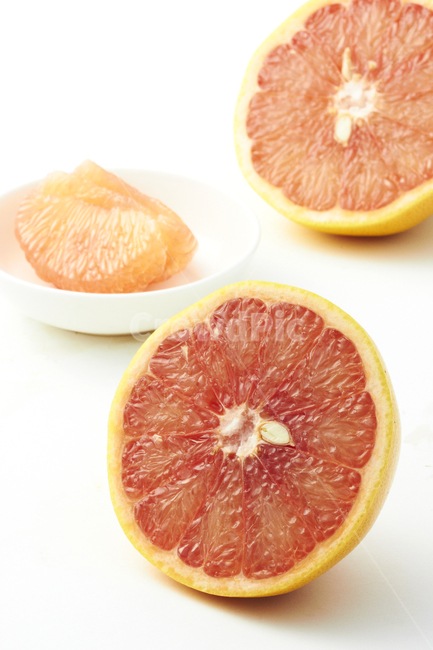 과일,자몽,상큼한,fruit,grapefruit,달콤한,열대과일,yellow,하얀색,whithe,background,배경,정물,사물,접사,근접촬영,closeup,cut,section,자른,단면,레드자몽,음식,식재료,요리,food,cook,meal,dishes,food reserves,과일,열매,fruit,누끼,remove background