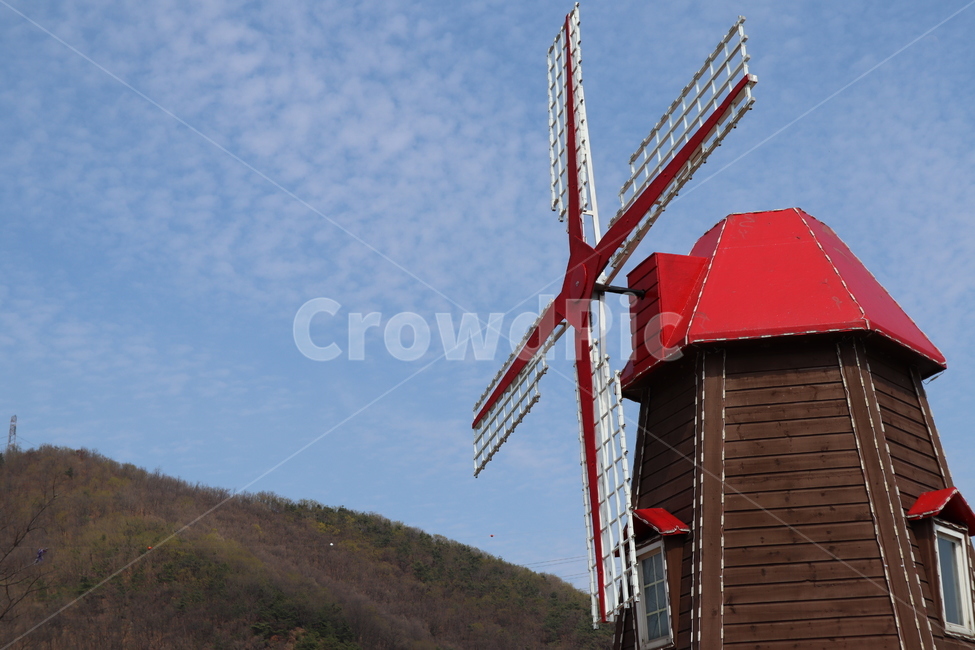 풍차,푸른하늘,빨간풍차,windmill,altocumulus,건축물,건물외관,exterior,building,structure,architecture,construction