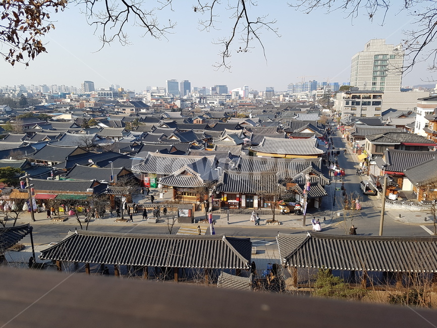 전주,한옥마을,전주한옥마을,한옥,관광명소,지붕,랜드마크,관광지,겨울,겨울한옥마을,풍경,집,향토적인,옛스러운,전통마을,koreanstylehouse,korean,traditional,jeonju
