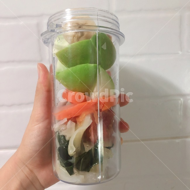 jar,항아리,person,human,사람,인간,건강주스,주스
