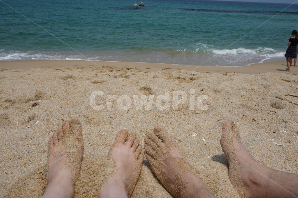 모래사장,해변,바다,발,파도,강릉,해변,바다,beach,sea,사람,인물,인간,human,person,신체일부,몸,body,연인,커플,사랑,lover,couple,여행,휴가,traveling,vacation,trip