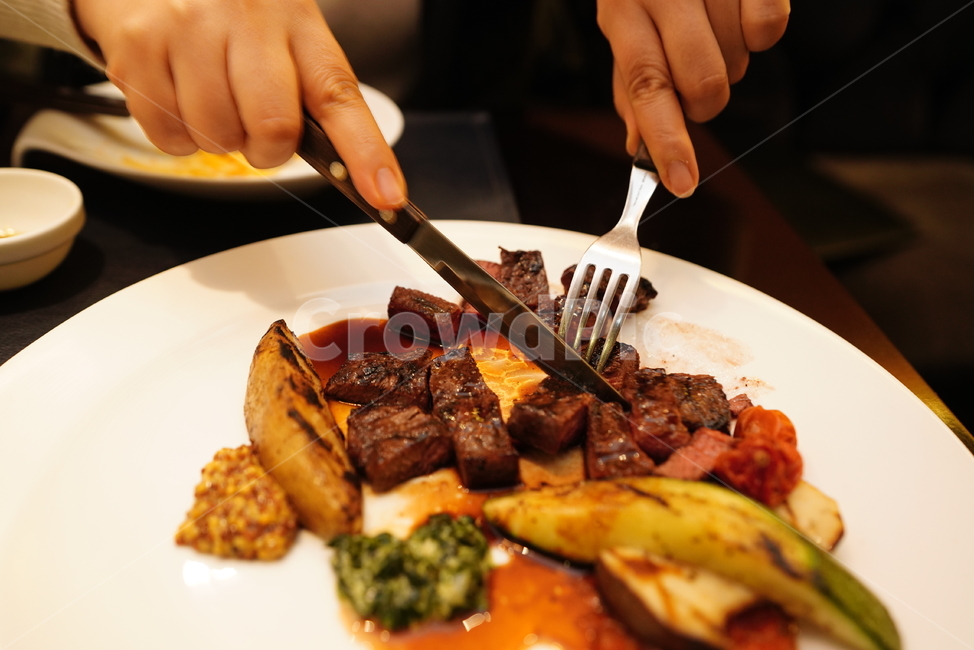 스테이크,부채살,소고기,steak,외식,식사,음식,접시,디너,데이트,먹거리,고기,육식,육류,야채,양식,food,먹방,음식,식재료,요리,food,cook,meal,dishes,food reserves,양식,서양음식,서양요리,western food,western dishes,western meal,western cook