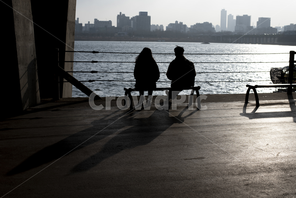 한강,한강공원,커플,뒷모습,도시,햇빛,풍경,person,사람,human,인간,bench,벤치