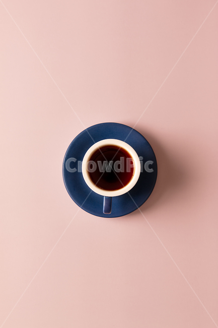 커피,coffee,음료,drink,컵,cup,식기,plate,커피콩,원두,커피원두,coffeebean,coffeebeans,남색,카페,cafe,커피컵,coffeecup,핑크,인디핑크,분홍,pink,커피,카페,coffee,cafe