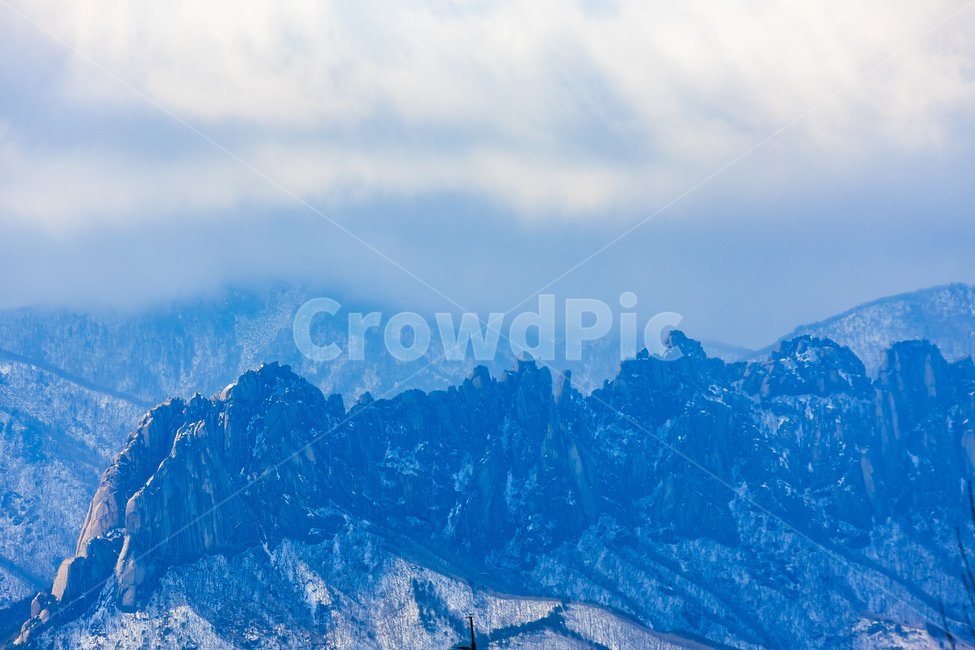 울산바위,속초,하늘,구름,산,겨울,계절,winter,season,자연,풍경,nature,landscape,한국자연풍경,한국자연경관,korea nature landscape,mountain,outdoors,옥외,mountain range,산맥,peak,피크