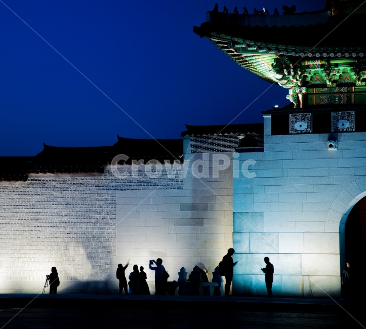 실루엣,사람,기다림,개인,각자,personal,인물,야경,밤,풍경,nightscape,night,landscape,한국전통,한국문화,korean traditional,korean culture,랜드마크,landmark,tourist attraction,한국랜드마크,한국관광지,한국명소,korea landmark,korea tourist attraction,사람,인물,인간,human,person,인물실루엣,사람실루엣,character silhouette,human silhouette,building,건물,architecture,건축물,temple,신전