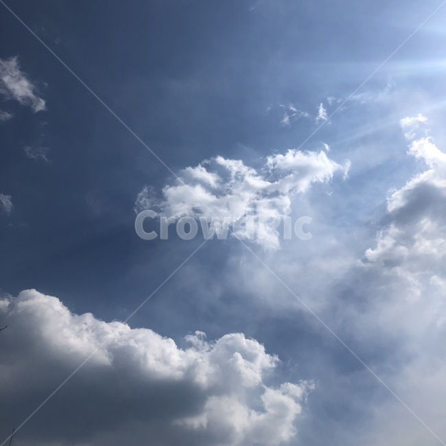 푸른하늘,맑은하늘,햇빛,구름,뭉게구름,sky,cloud,cumulus,자연,풍경,nature,landscape,outdoors,옥외,하늘,azure sky,푸른 하늘