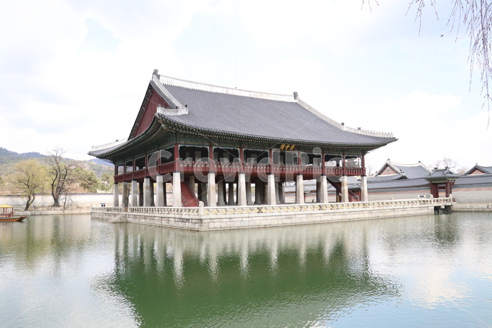 봄,경회루,경복궁,한국전통,고궁,문화재,문화유산,국보,목조건축,건축,건물,반사,연못,한국전통,한국문화,korean traditional,korean culture,랜드마크,landmark,tourist attraction,한국랜드마크,한국관광지,한국명소,korea landmark,korea tourist attraction