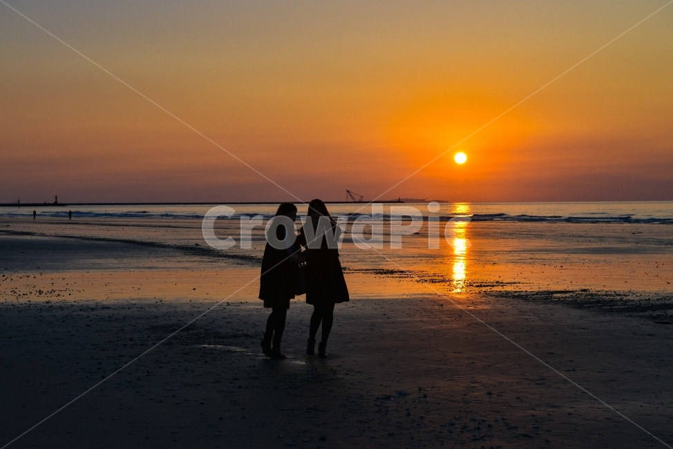 가족,일몰,해넘이,석양,바다,해변,바다,beach,sea,사람,인물,인간,human,person,인물실루엣,사람실루엣,character silhouette,human silhouette,여행,휴가,traveling,vacation,trip,sunlight,햇빛,nature,자연,outdoors,옥외,sky,하늘,sunset,dusk,황혼,dawn,새벽,red sky,붉은 하늘