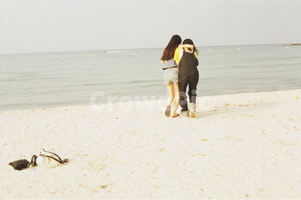 우정,바다,친구,뒷모습,여자,sea,해변,바다,beach,sea,친구,우정,friendship,companion