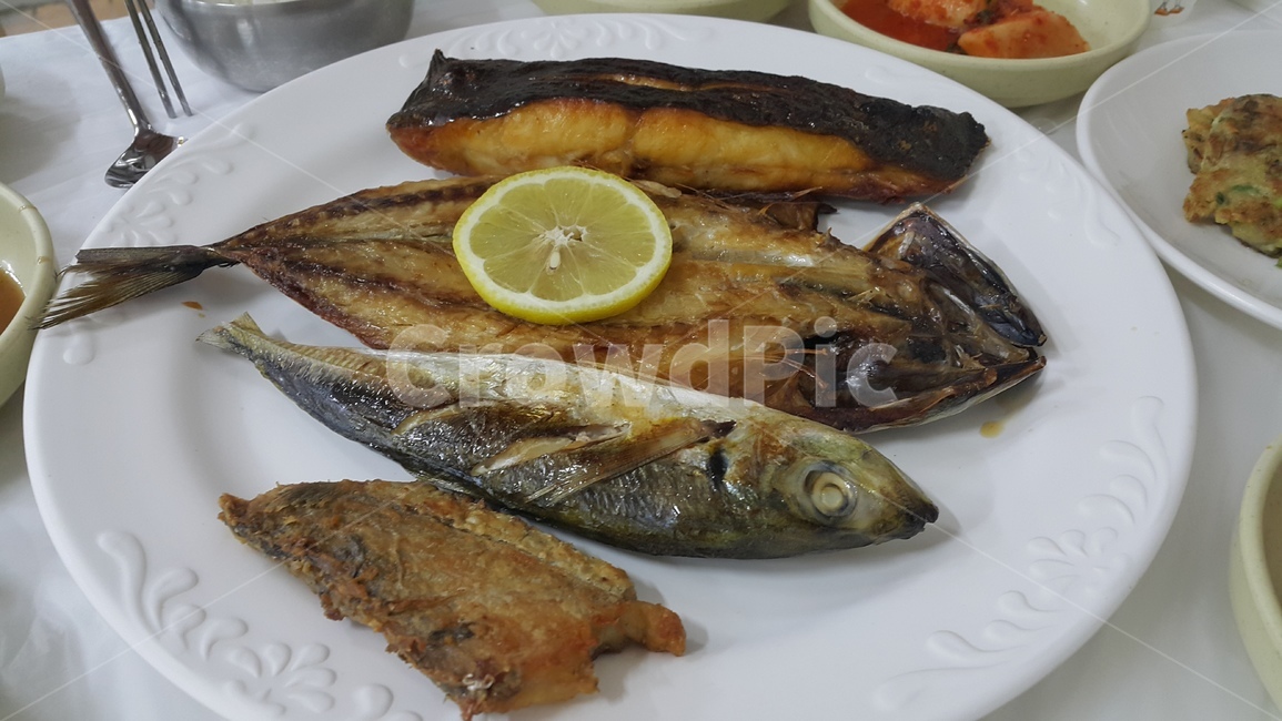 생선,생선구이,노릇노릇한,먹음직스러운,한국음식,한식,한국요리,정갈한,koreanfood,koreandishes,음식,요리,레몬,식재료,fish,물고기,구이,해산물,수산물,음식,식재료,요리,food,cook,meal,dishes,food reserves,수산물,해산물,fishery products,seafood,한식,한국음식,한국요리,korean food,korean dishes,korean meal,korean cook