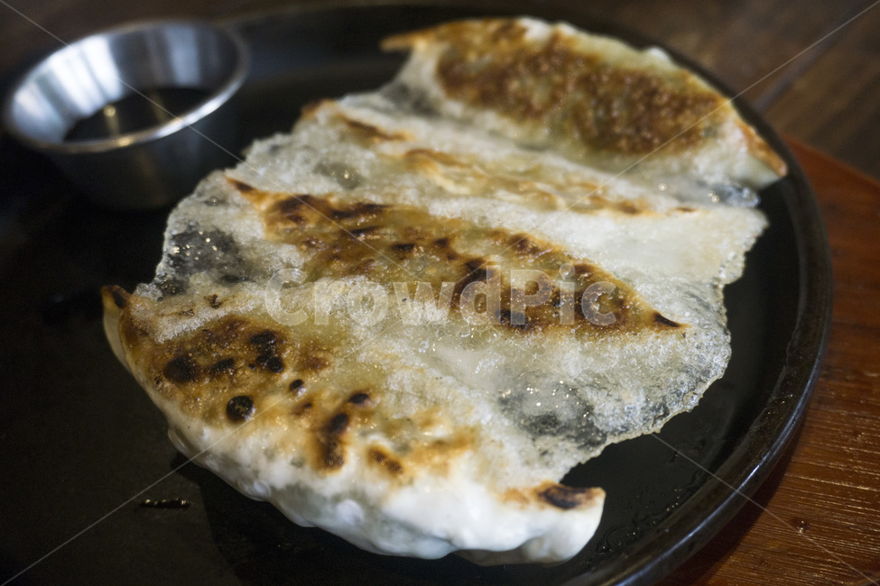 만두,군만두,구운만두,교자,야끼만두,야끼교자,음식,식품,고기만두,아시아,접시,간장,음식,식재료,요리,food,cook,meal,dishes,food reserves