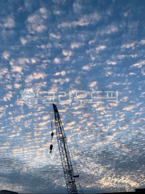 건설크레인,건설,크레인,공사,하늘,미래,구름