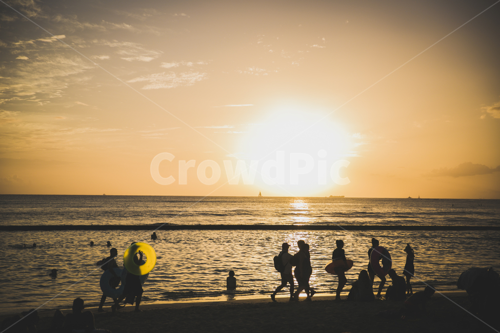 해변,역광,실루엣,일몰,노을,해변,바다,beach,sea,사람들,대중,군중,other people,crowd,인물실루엣,사람실루엣,character silhouette,human silhouette,여행,휴가,traveling,vacation,trip,감성,sensible,feeling,person,사람,human,인간,light,빛,flare,플레어,outdoors,옥외,nature,자연