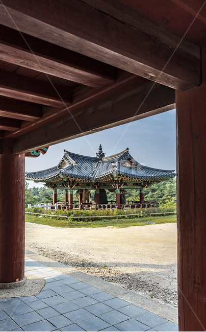 낙산사,종각,전통건축물,범종루,기와지붕,문화유산,문화재,고건축,기둥,국민관광지,관광지,한국전통,한국문화,korean traditional,korean culture,건축물,건물외관,exterior,building,structure,architecture,construction