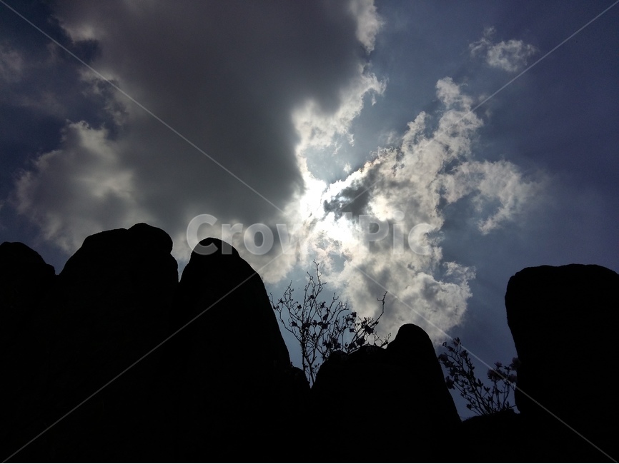 용봉산,맑음,봄,흰구름,나무,바위,산,자연,풍경,nature,landscape,실루엣,그림자,silhouette,shadow,weather,날씨,outdoors,옥외,sky,하늘,cumulus,적운,cloud,구름