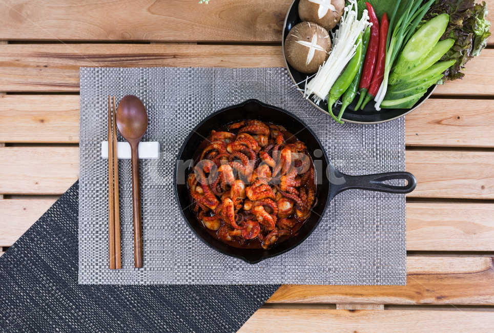 seasoning,tableware,Spicy,octopus,recipe,chopsticks,seasoned,bowl,preparation,red,hungry,carding,healthy food,eat,cooking,diet,tradition,frying pan,spicy food,table,delicacy,seafood,salty,ingredient,restaurant,its good,spicy,To fry,rice,Octopus,food,meal,