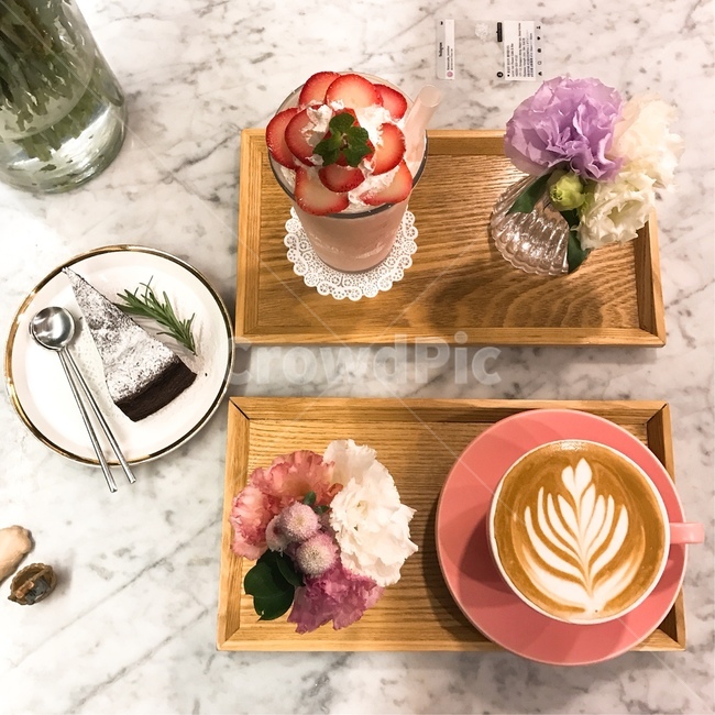 커피,음료,케이크,카페,커피아트,디저트,꽃,초코케이크,라떼,cooffe,ajrmwks,아트,cafe