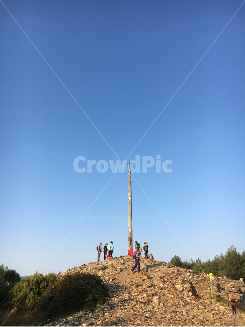 person,사람,human,인간,철의십자가,architecture,건축물,옥외,outdoors,산티아고순례길,산티아고,순례길,순례,camino,스페인,caminodesantiago,españa,spain,풍경,pilgrim,peregrino,cross,십자가