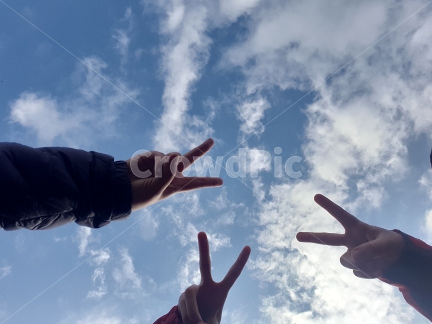 하늘,sky,victory,브이,우정,사람,인물,인간,human,person,신체일부,몸,body,감정표현,기분,feeling,emotion