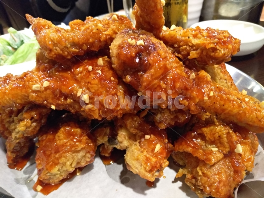 치킨,양념치킨,맥주,달콤하다,붉다