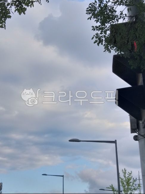 cloud,wait,downtown,Traffic Light,Street lamp