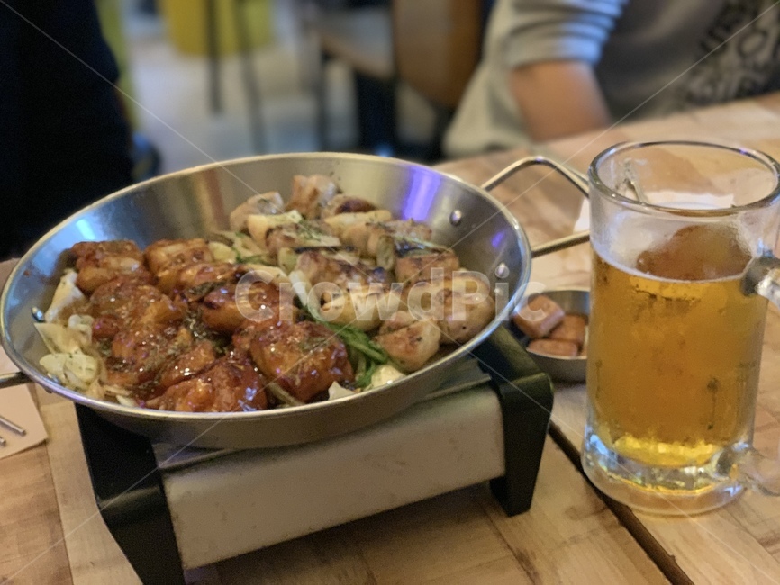 beer,맥주,drink,음주,음식,meal,food,닭꼬치,술안주,chicken,delicious,음식,식재료,요리,food,cook,meal,dishes,food reserves,육류,고기,meat