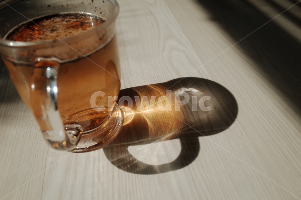 빛,차,그림자,컵,은행잎,가을,감성사진,노랑,노란색,커피,카페,coffee,cafe