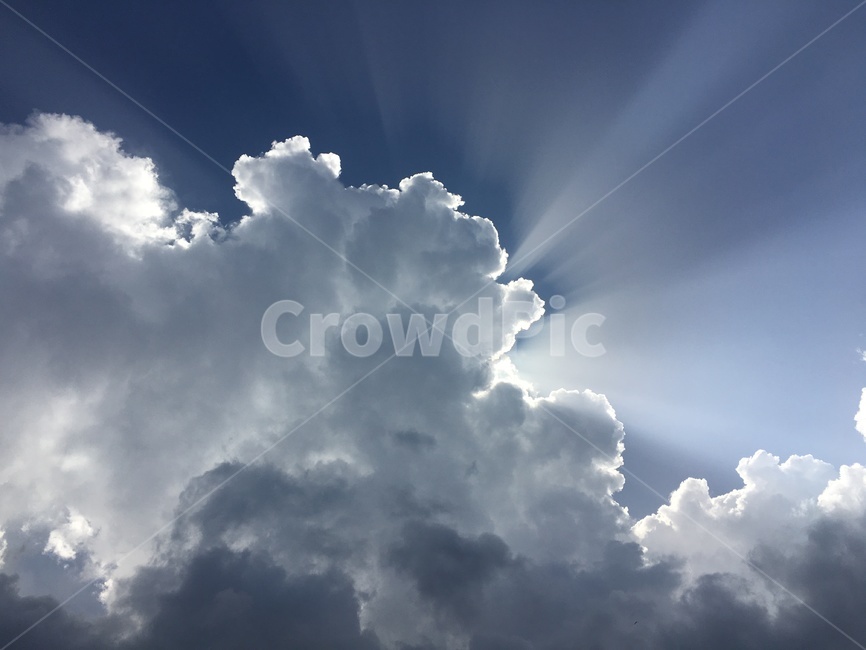 하늘,구름,햇살,빛,뭉게구름,하양,흰색,파랑,흰구름,cloud,sky,웅장함,장엄함,자연