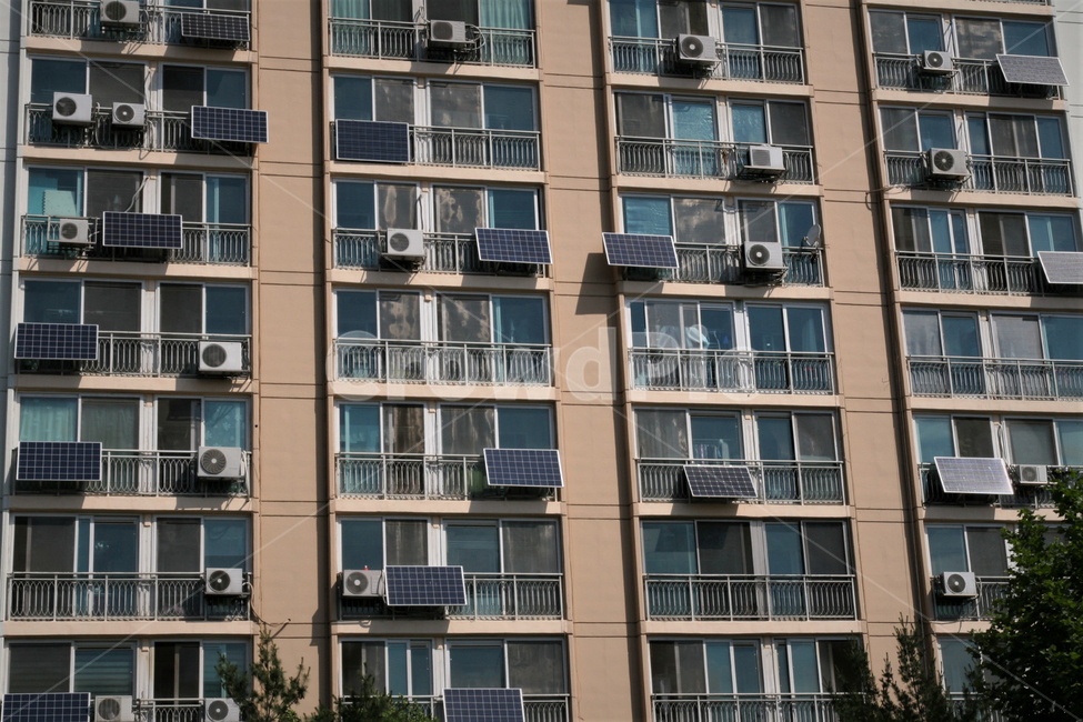 아파트,에어컨,태양광,발전,패널,산업,industry,industrial,에너지산업,energy industry,건축물,건물외관,exterior,building,structure,architecture,construction,town,도시,city,시티,high rise,고층 건물,건물,urban,어반