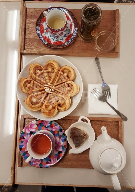 차,와플,빵,브런치,카페,tea,bread,brunch,cafe,Waffle,음식,식재료,요리,food,cook,meal,dishes,food reserves,디저트,간식,후식,dessert,snack,음료수,drink,beverage