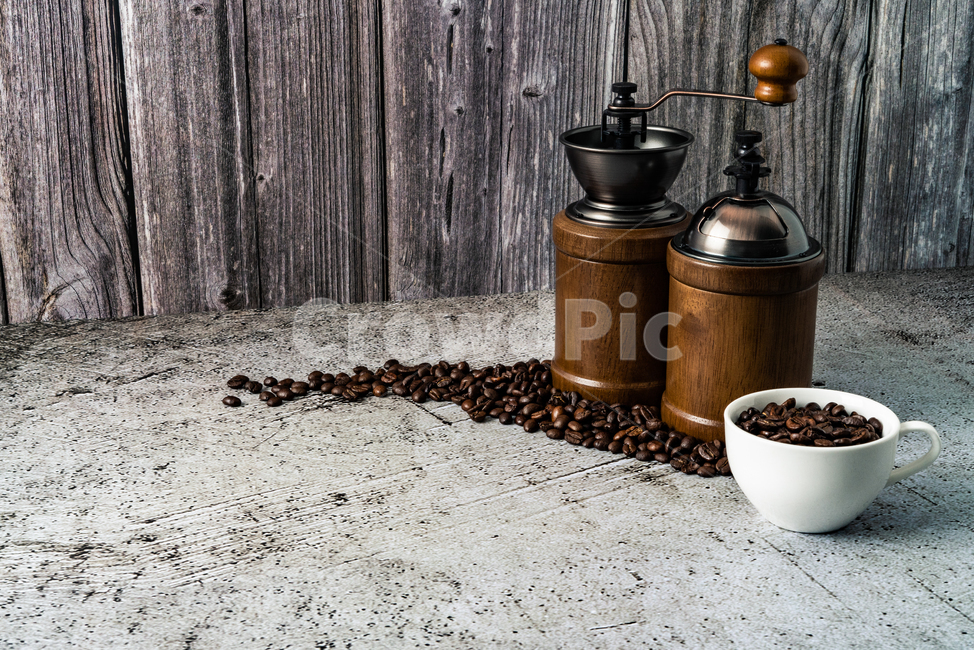 커피,아메리카노,커피원두,원두커피,카페,원두,테이블,머그잔,머그,커피잔,커피용품,커피머신,커피그라인더,커피드리퍼,커피포트,커피메이커,원두가루,로스팅원두,티테이블,빈티지,배경이미지,커피배경,합성이미지,합성용이미지,커피,카페,coffee,cafe,연출,컨셉,콘셉,direction,concept